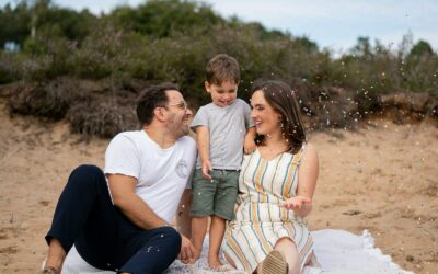 Natürliche Familienfotos in der Wahner Heide Köln mit Judith, David und Emilio