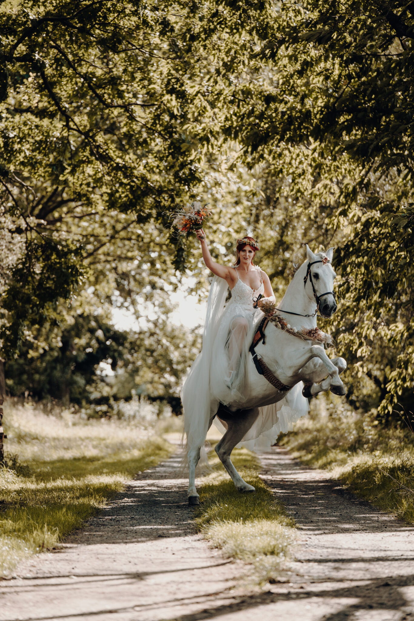 Braut Shooting auf Pferd 
