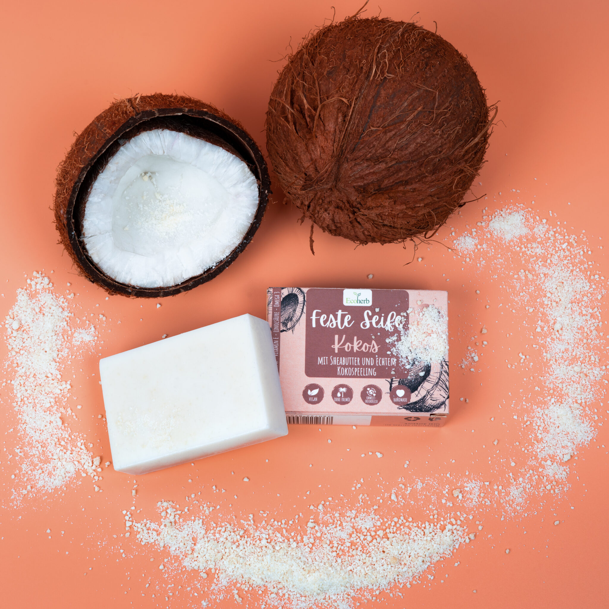Produktfotografie, Verpackung von Fester Seife mit Kokos von Ecoherb auf orangem Untergrund mit Kokosnüssen
