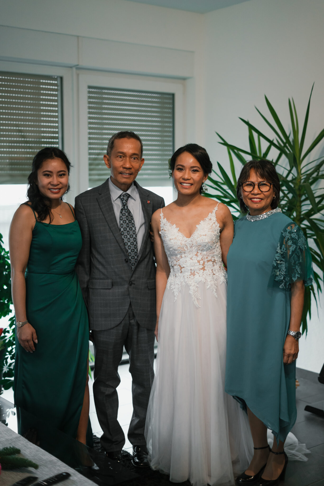 Familie bei Hochzeit der Braut 