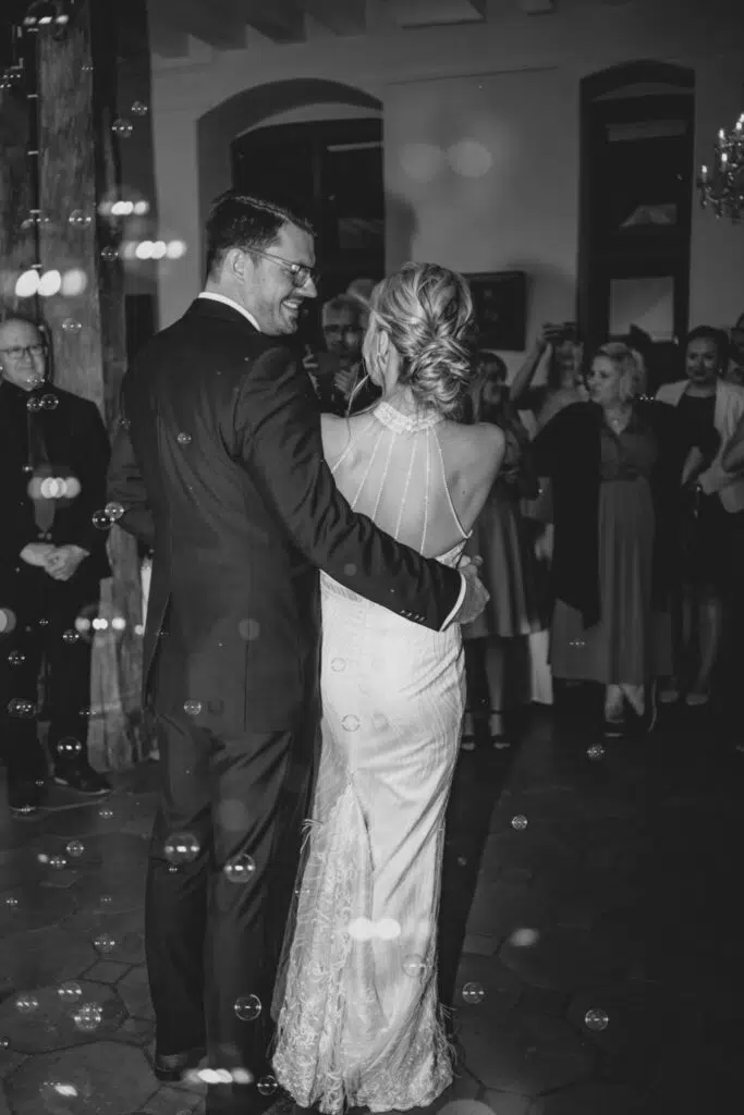 Eine märchenhafte Hochzeit in der Burg Konradsheim (Luiza und Daniel) Eine märchenhafte Hochzeit in der Burg Konradsheim (Luiza und Daniel)