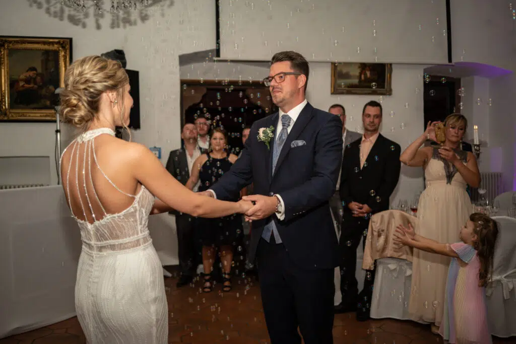 Eine märchenhafte Hochzeit in der Burg Konradsheim (Luiza und Daniel) Eine märchenhafte Hochzeit in der Burg Konradsheim (Luiza und Daniel)