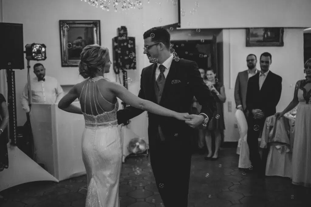 Eine märchenhafte Hochzeit in der Burg Konradsheim (Luiza und Daniel) Eine märchenhafte Hochzeit in der Burg Konradsheim (Luiza und Daniel)