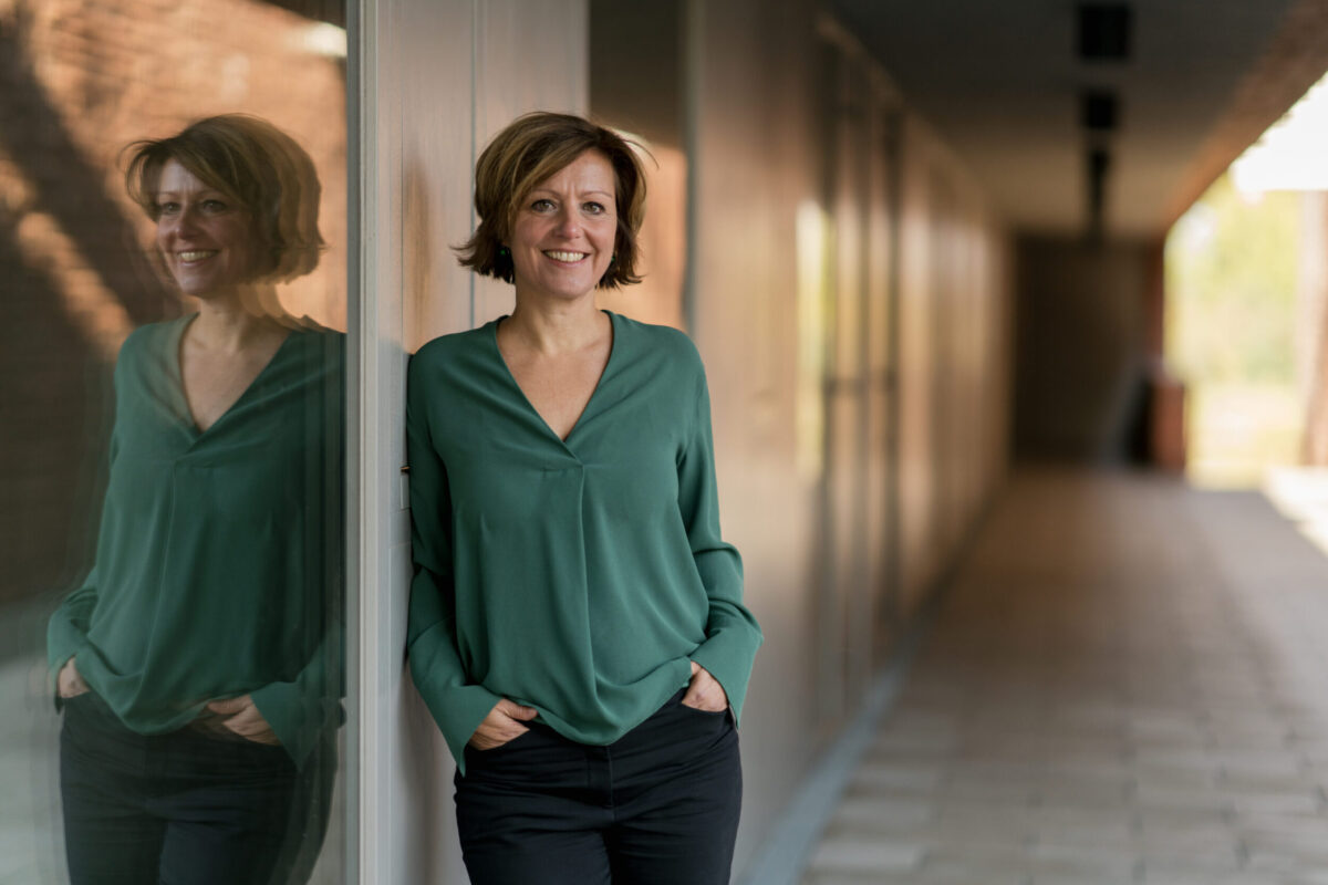 _74R8284-karenbusiness