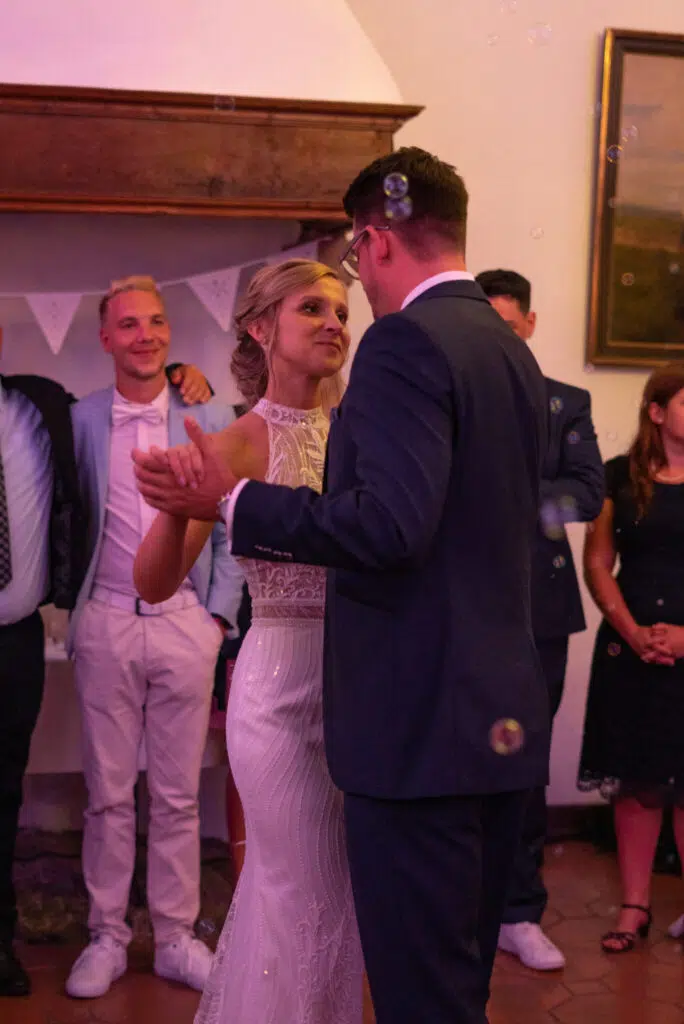 Eine märchenhafte Hochzeit in der Burg Konradsheim (Luiza und Daniel) Eine märchenhafte Hochzeit in der Burg Konradsheim (Luiza und Daniel)