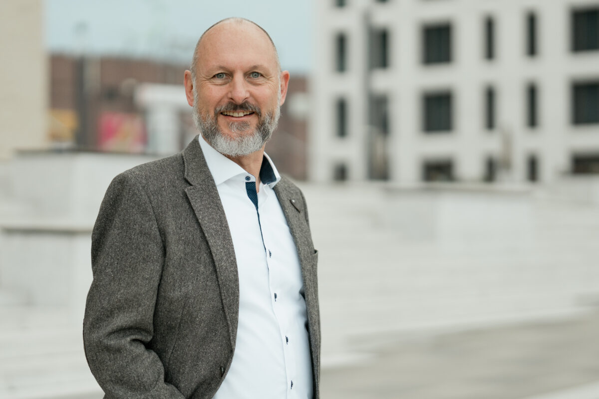 an_je_business_092025_-_TK10222-3