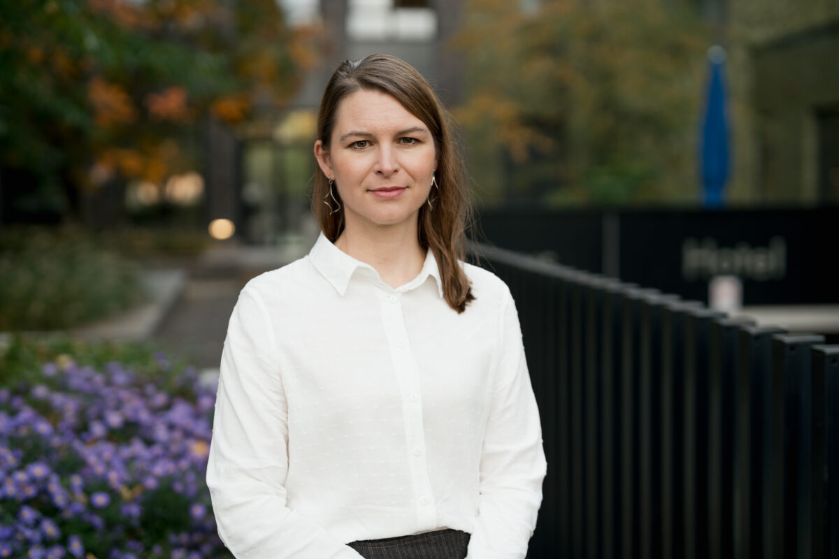 e_g_business_102025__AL10742