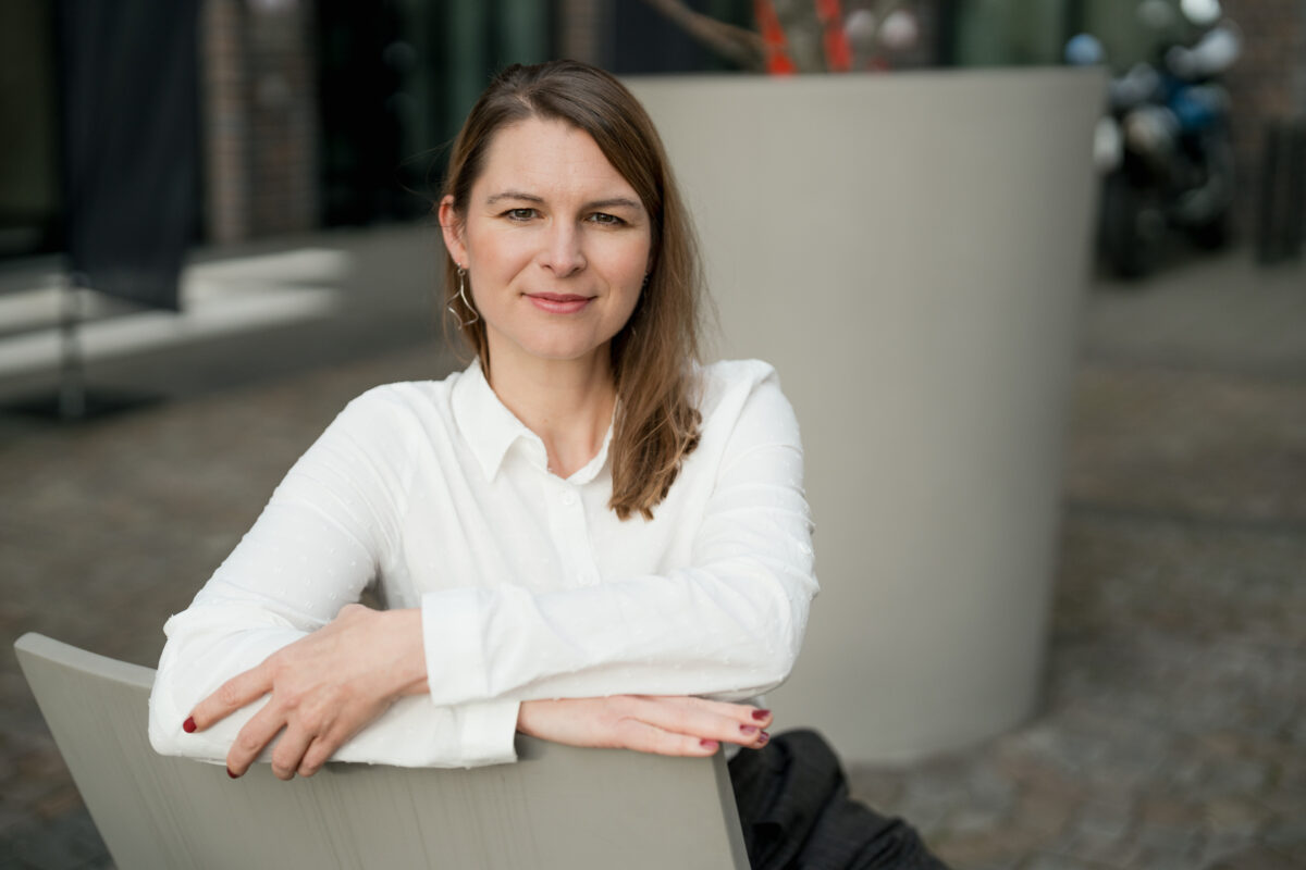 e_g_business_102025__AL11041