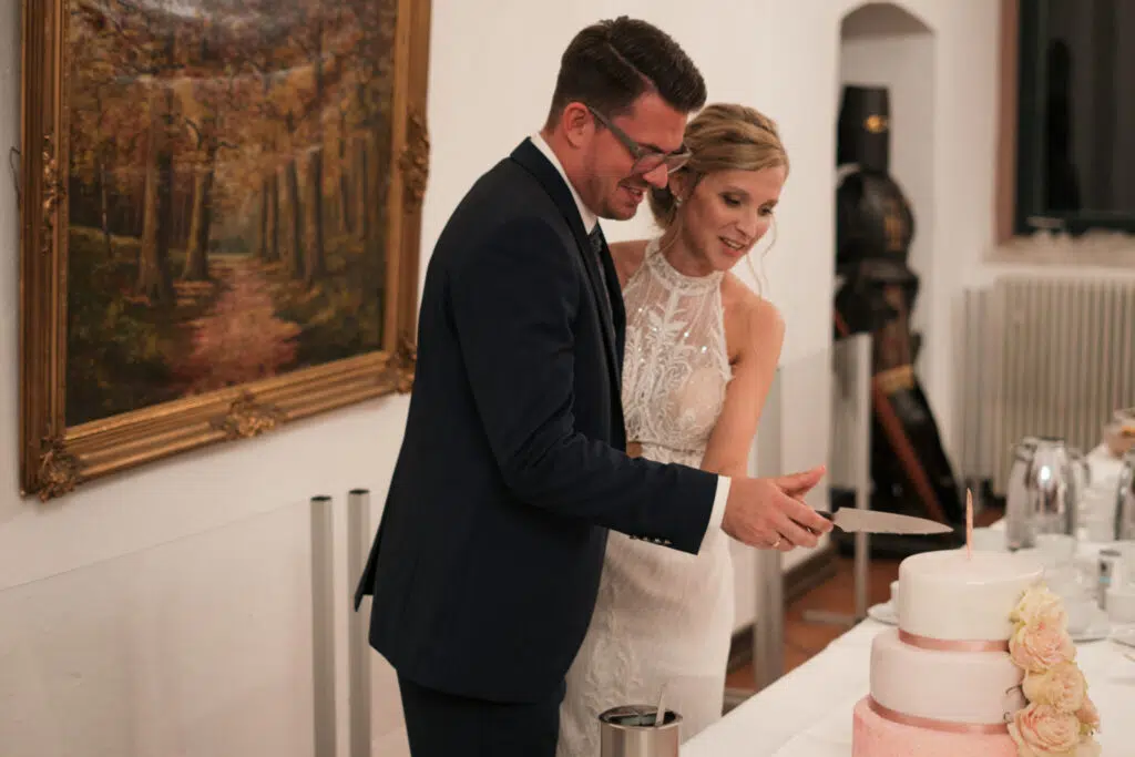 Eine märchenhafte Hochzeit in der Burg Konradsheim (Luiza und Daniel) Eine märchenhafte Hochzeit in der Burg Konradsheim (Luiza und Daniel)