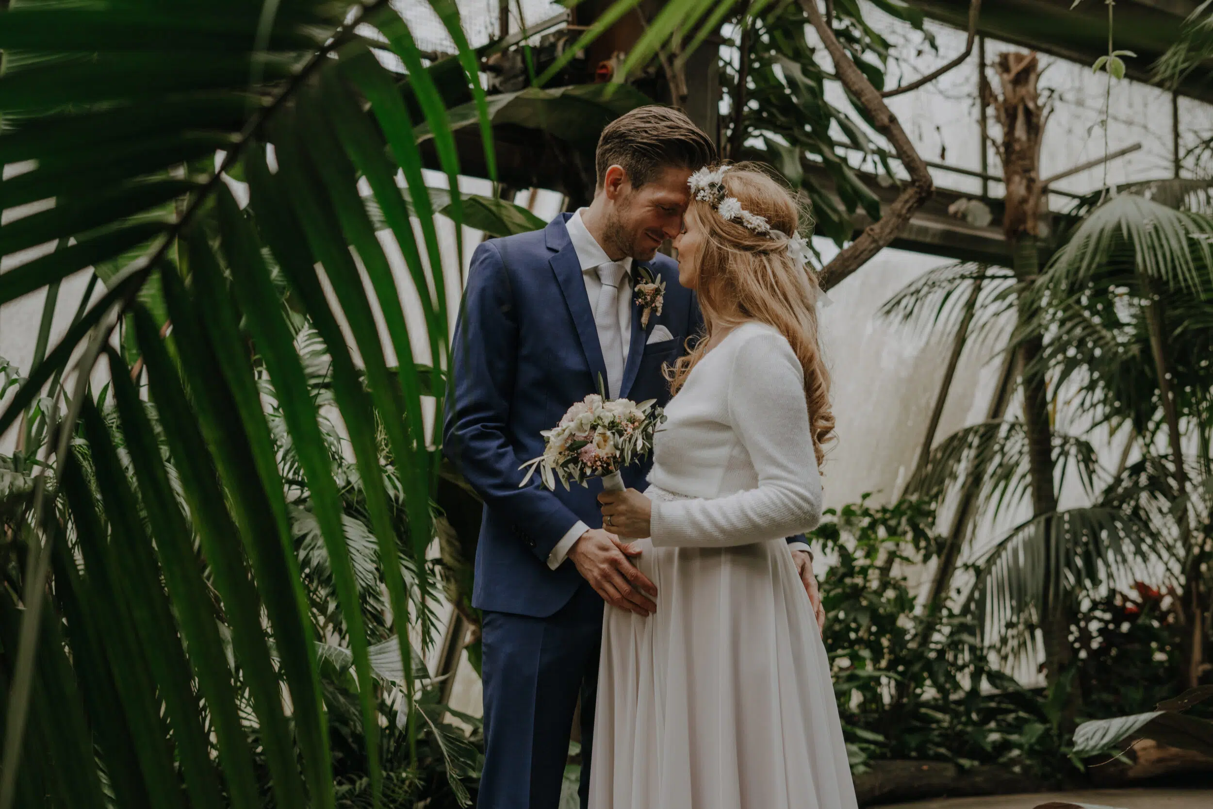 Eine tierisch emotionale Boho-Hochzeit im Kölner Zoo – Nora & Benedikts Trauung zwischen Elefantenhaus und Seelöwenkuss