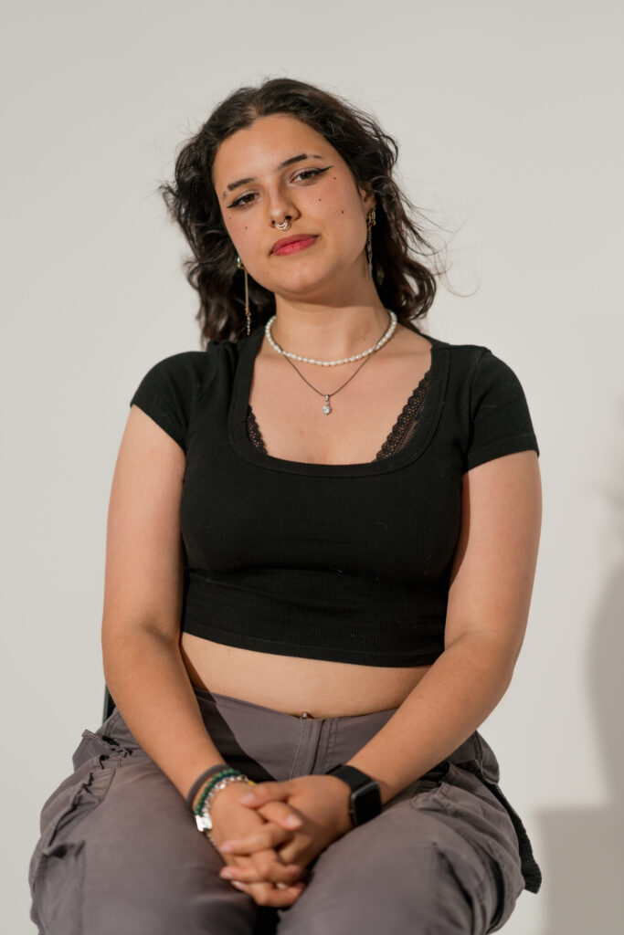 Iman bei einem Portfolio Shooting beim Prakikum
