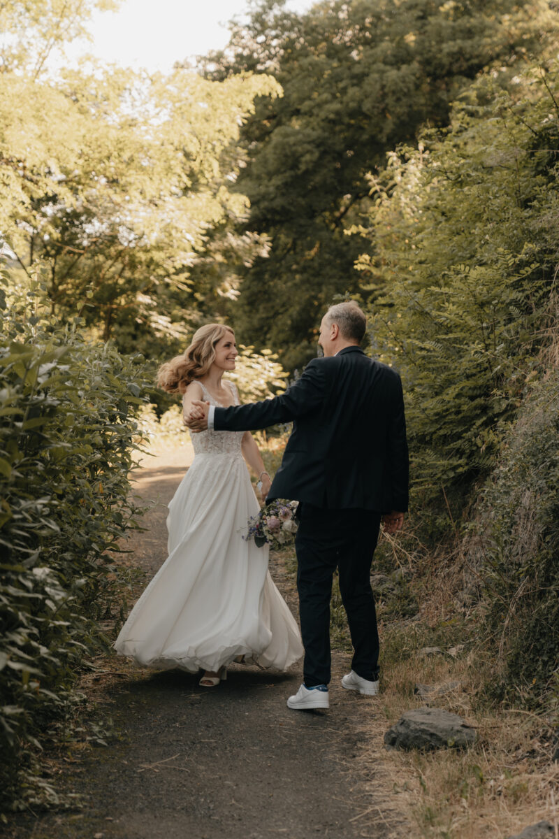 Tanzendes Brautpaar Bonn Rolandsbogen