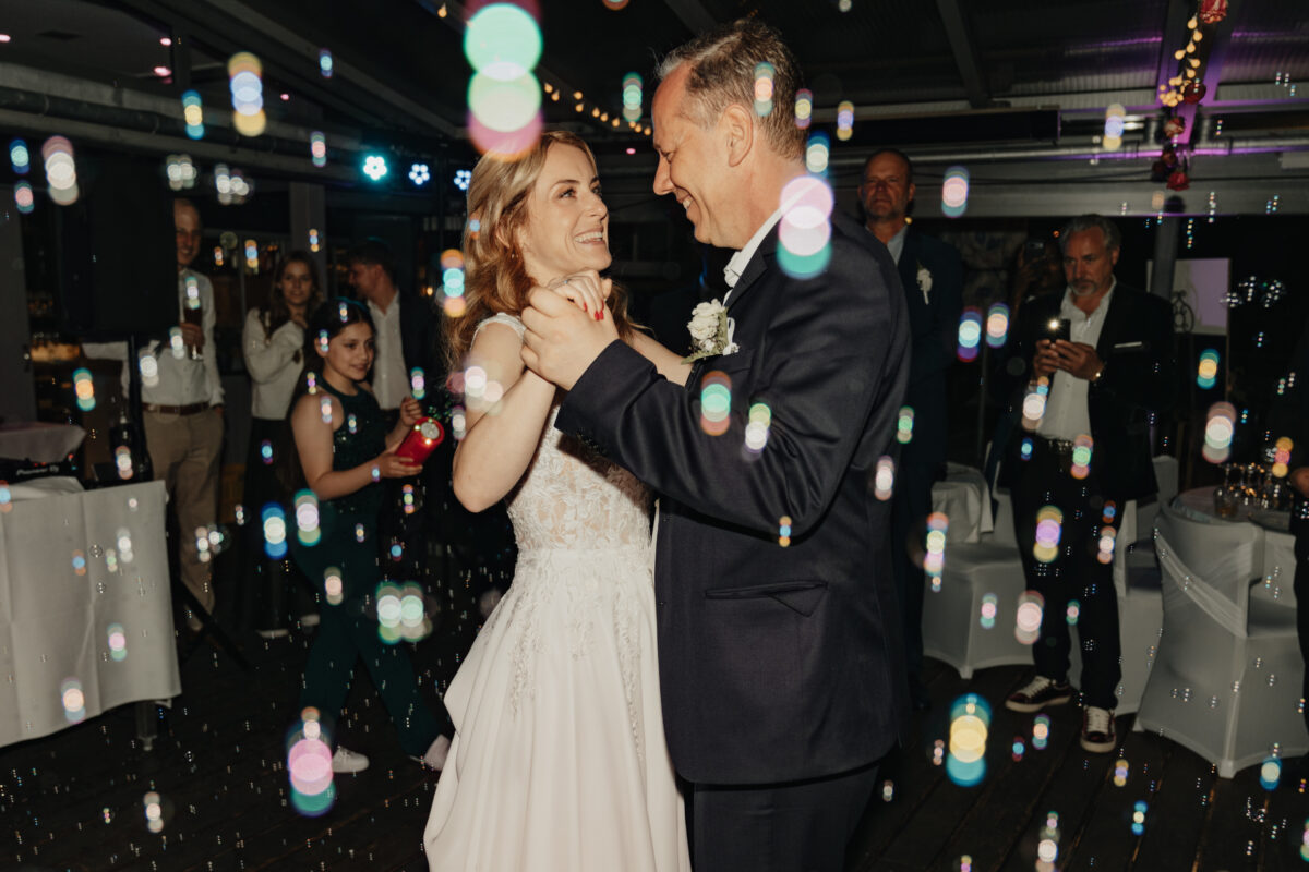 Funkelnder Hochzeitstag im Wintergarten restaurant Rolandsbogen