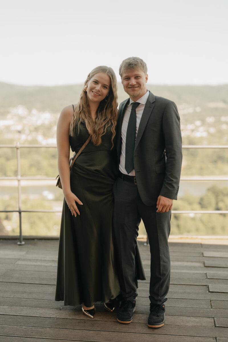 Junges Paar am Rolandsbogen