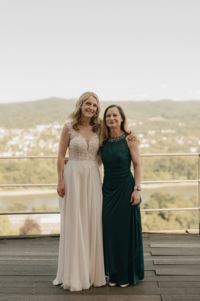 Brautfoto mit Blick auf das Rheintal