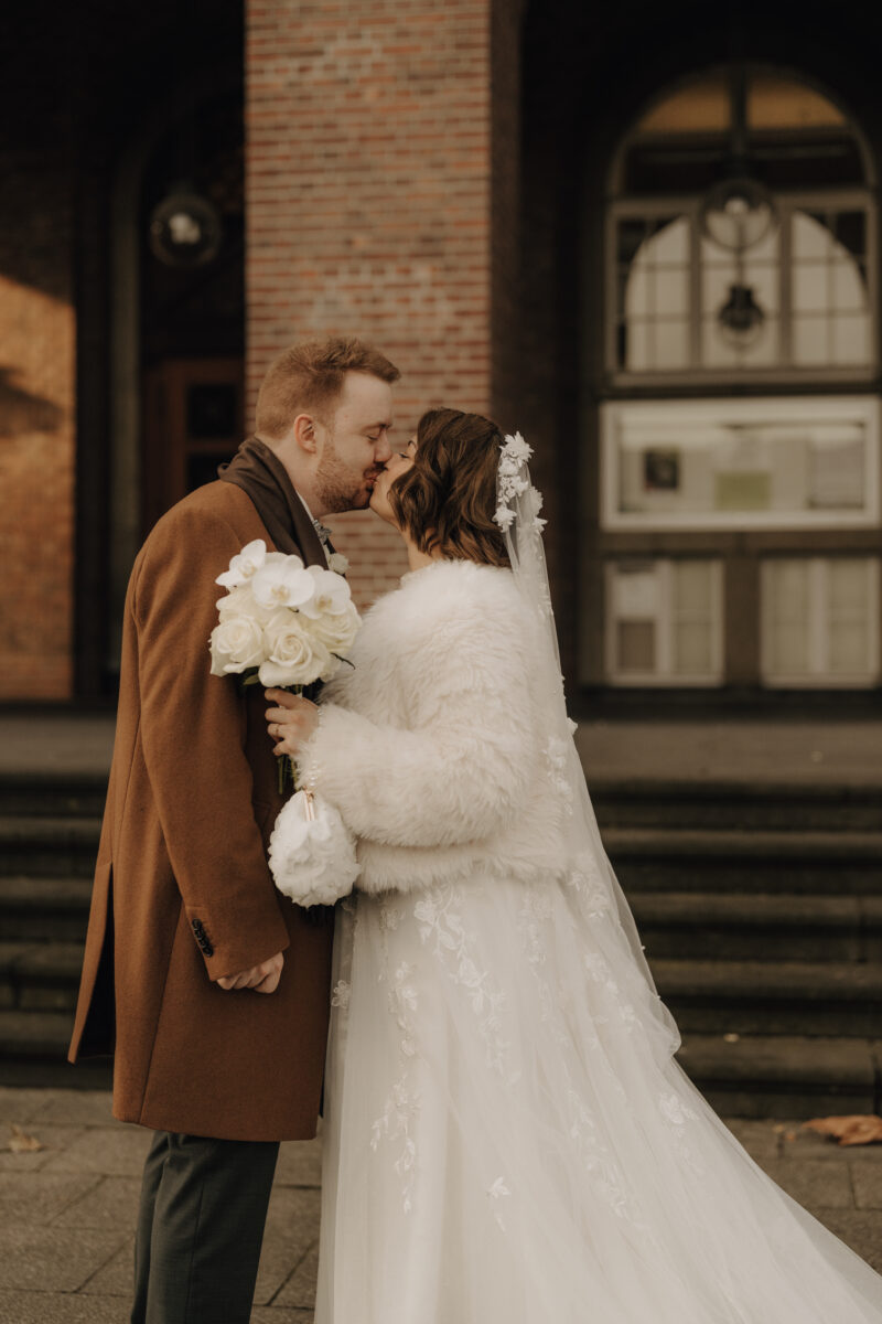 Heiraten im Rathaus Herne: Herzensmomente für die Ewigkeit Der erste Kuss des Paares
