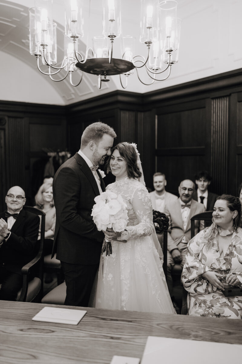 Heiraten im Rathaus Herne: Herzensmomente für die Ewigkeit Hochzeitspaar