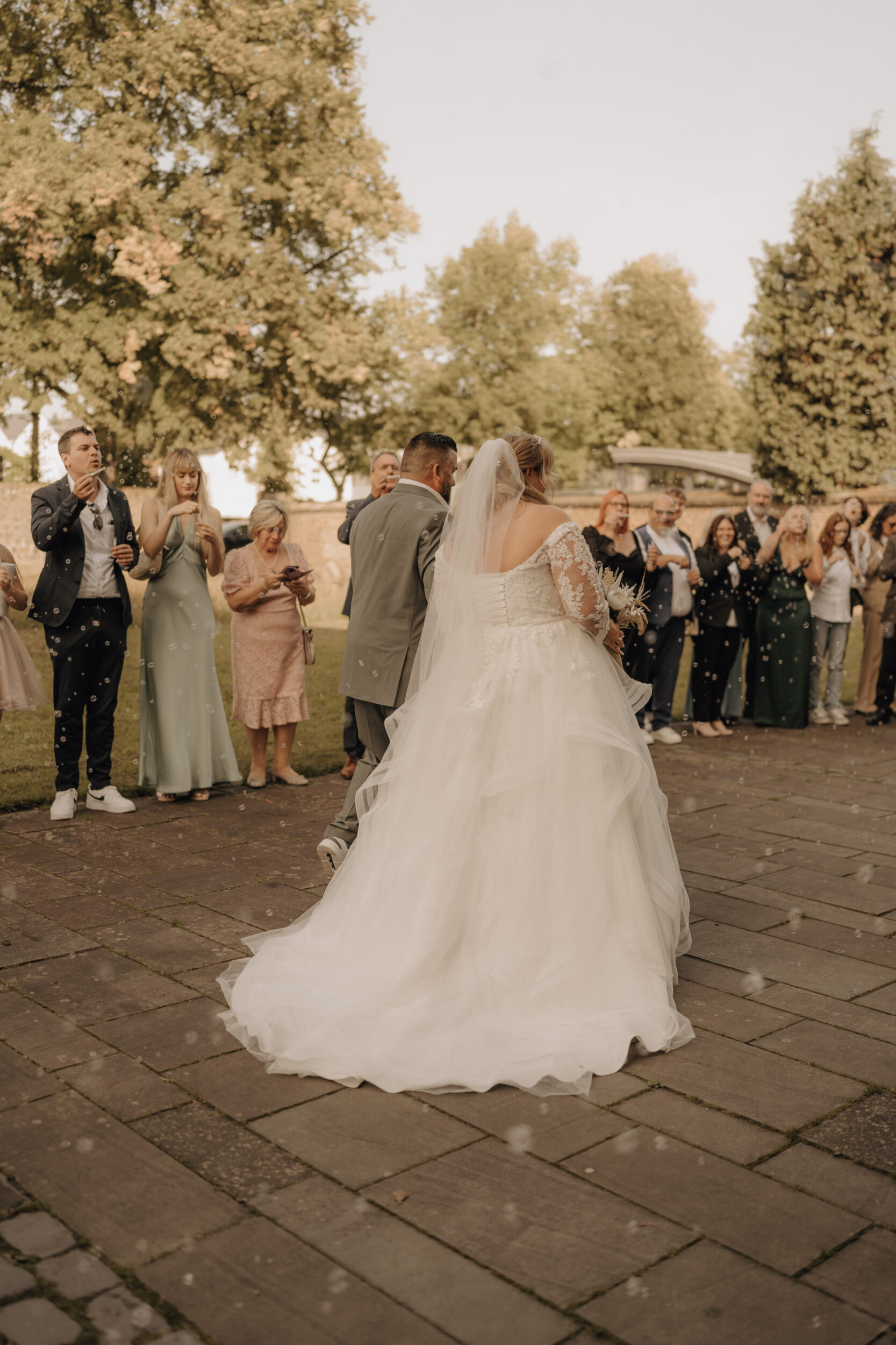 Almweiss + Silbersee Leverkusen und St. Nikolaus Köln: 1 traumhafte Hochzeit, 2 fantastische Locations