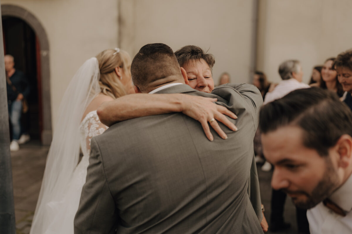 Almweiss + Silbersee Leverkusen und St. Nikolaus Köln: 1 traumhafte Hochzeit, 2 fantastische Locations