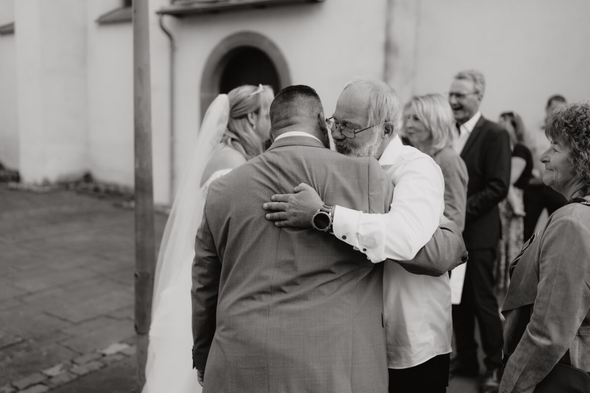 Almweiss + Silbersee Leverkusen und St. Nikolaus Köln: 1 traumhafte Hochzeit, 2 fantastische Locations