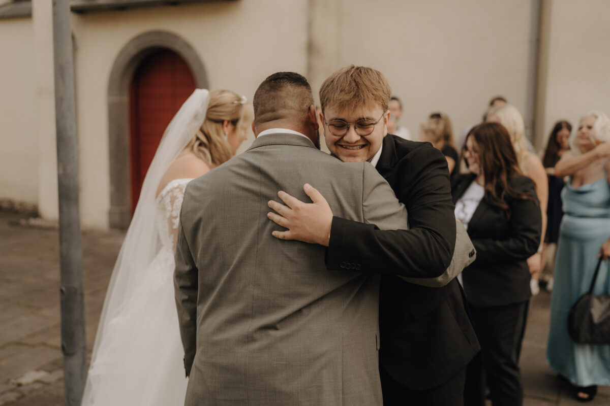 Almweiss + Silbersee Leverkusen und St. Nikolaus Köln: 1 traumhafte Hochzeit, 2 fantastische Locations