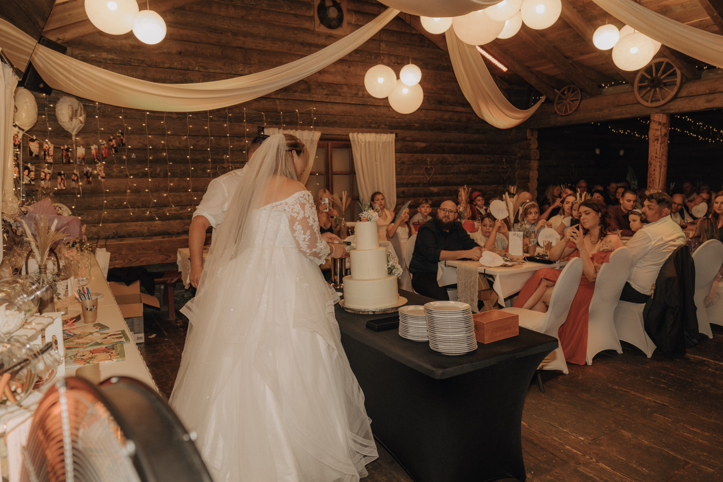 Almweiss + Silbersee Leverkusen und St. Nikolaus Köln: 1 traumhafte Hochzeit, 2 fantastische Locations