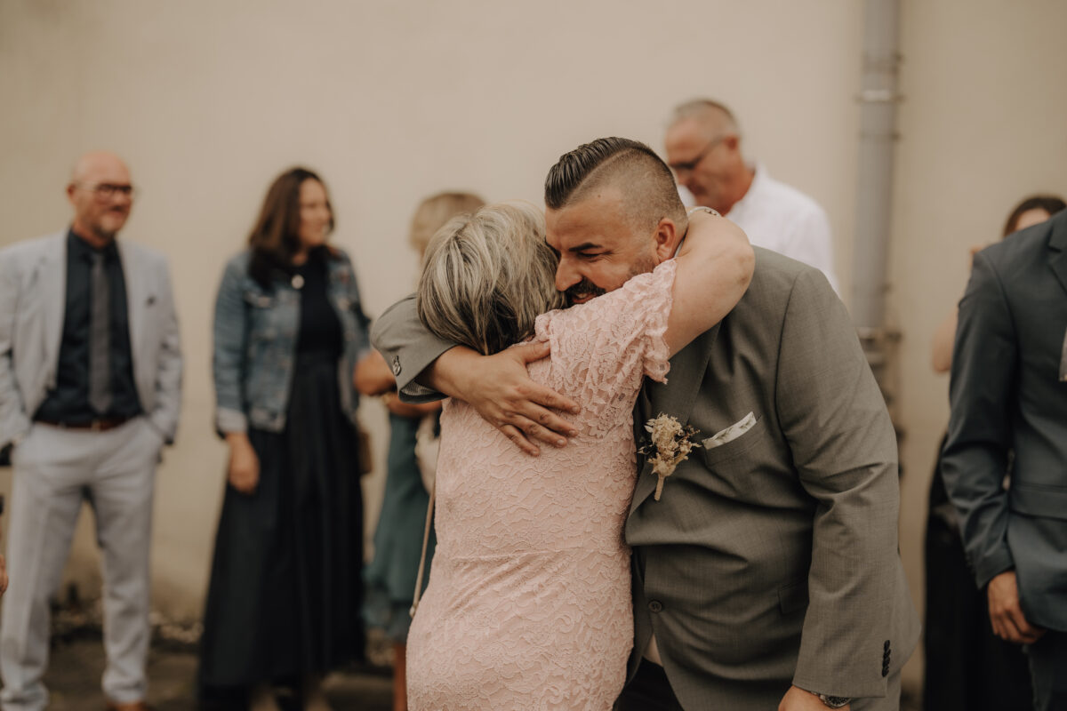 Almweiss + Silbersee Leverkusen und St. Nikolaus Köln: 1 traumhafte Hochzeit, 2 fantastische Locations