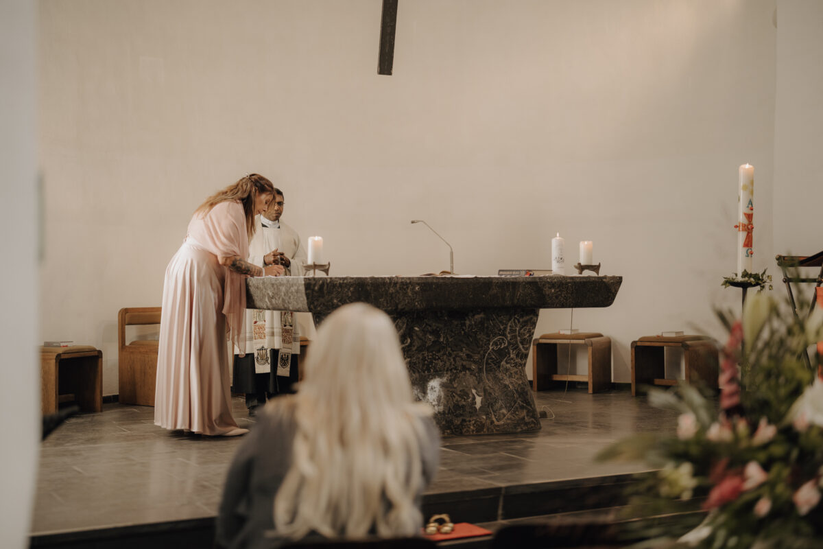 Almweiss + Silbersee Leverkusen und St. Nikolaus Köln: 1 traumhafte Hochzeit, 2 fantastische Locations