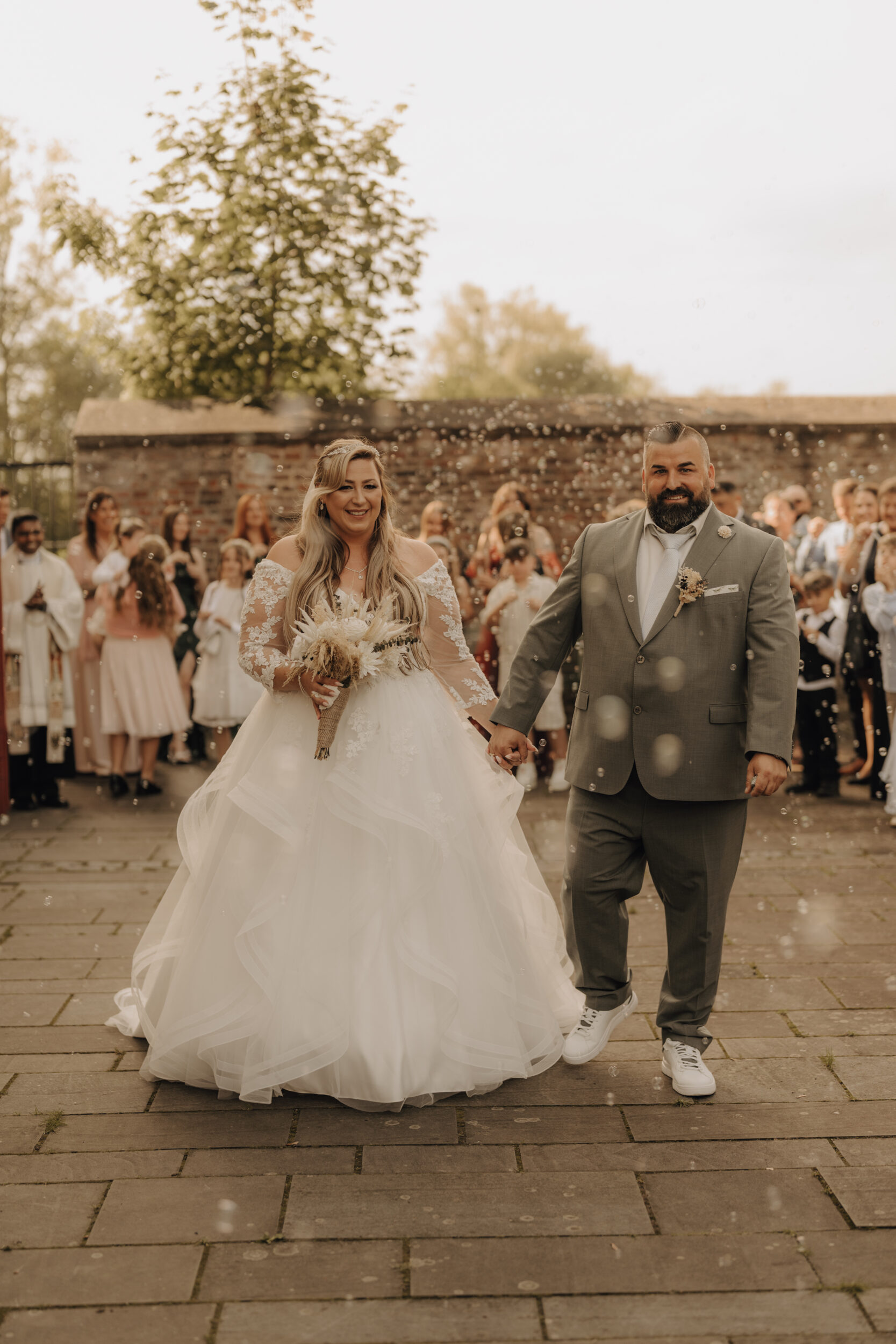 Almweiss + Silbersee Leverkusen und St. Nikolaus Köln: 1 traumhafte Hochzeit, 2 fantastische Locations