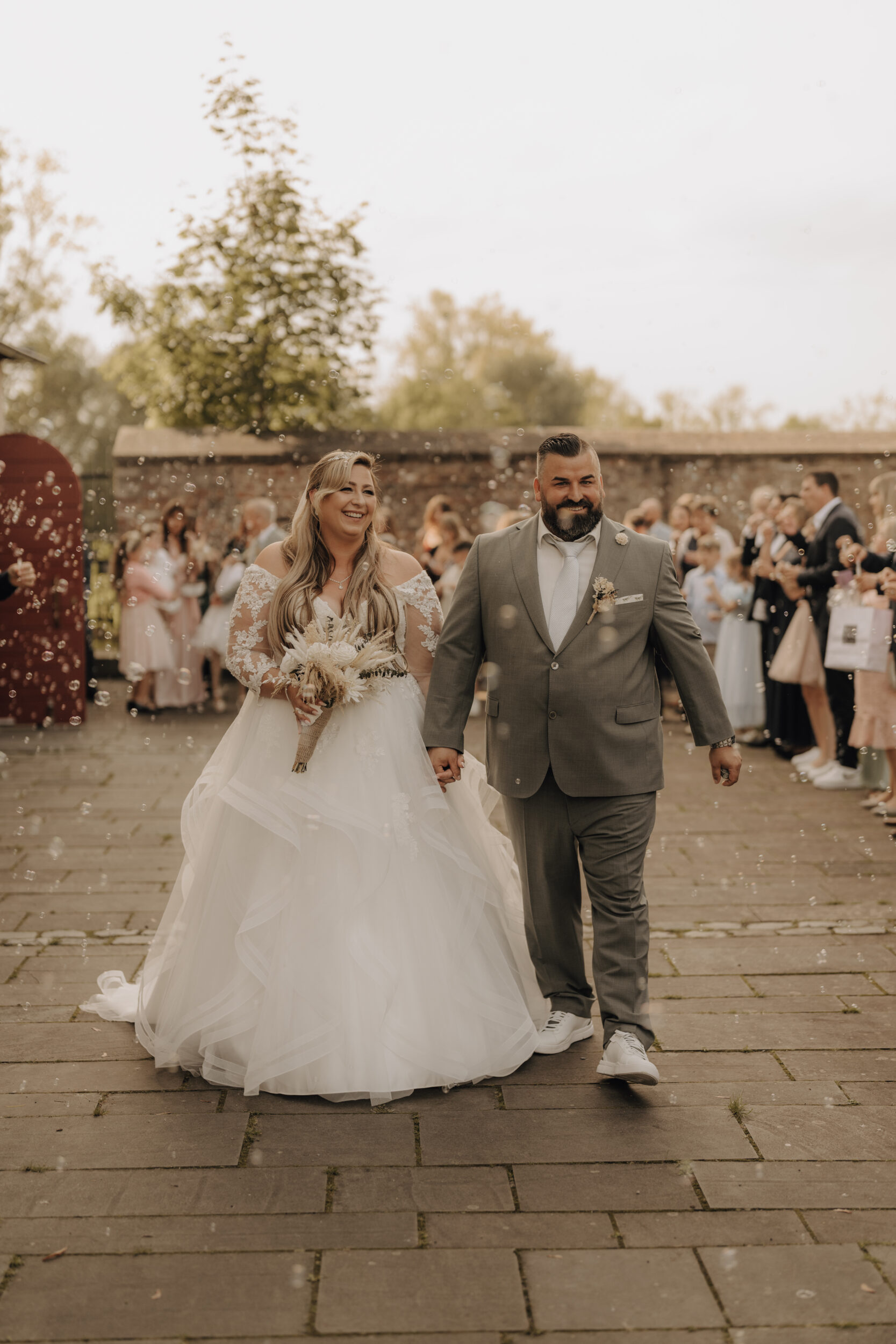 Almweiss + Silbersee Leverkusen und St. Nikolaus Köln: 1 traumhafte Hochzeit, 2 fantastische Locations