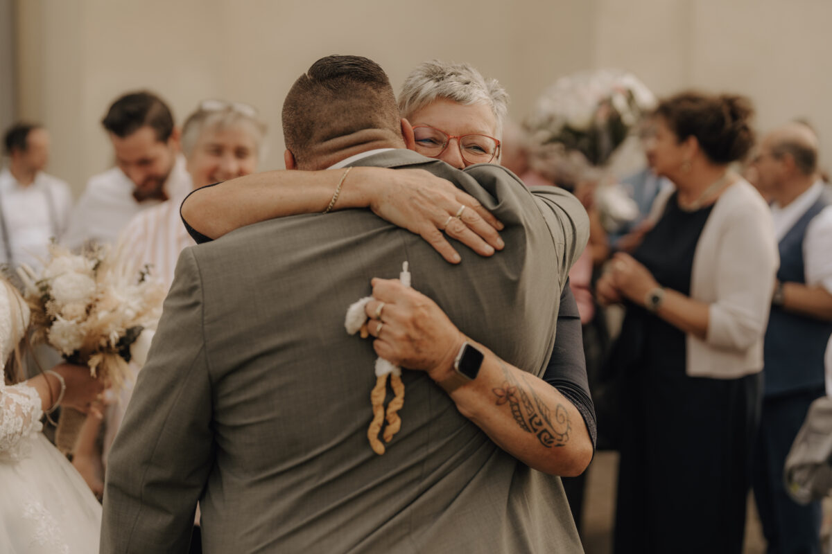 Almweiss + Silbersee Leverkusen und St. Nikolaus Köln: 1 traumhafte Hochzeit, 2 fantastische Locations