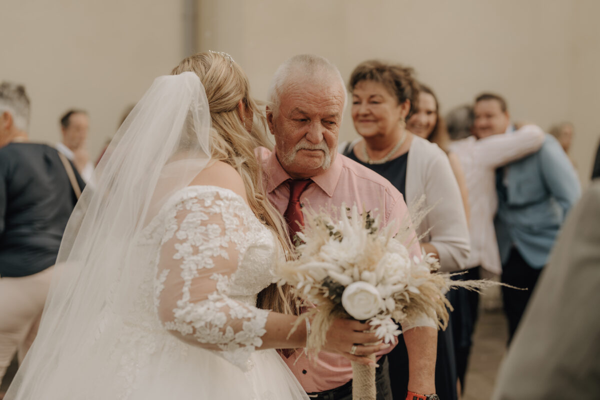 Almweiss + Silbersee Leverkusen und St. Nikolaus Köln: 1 traumhafte Hochzeit, 2 fantastische Locations
