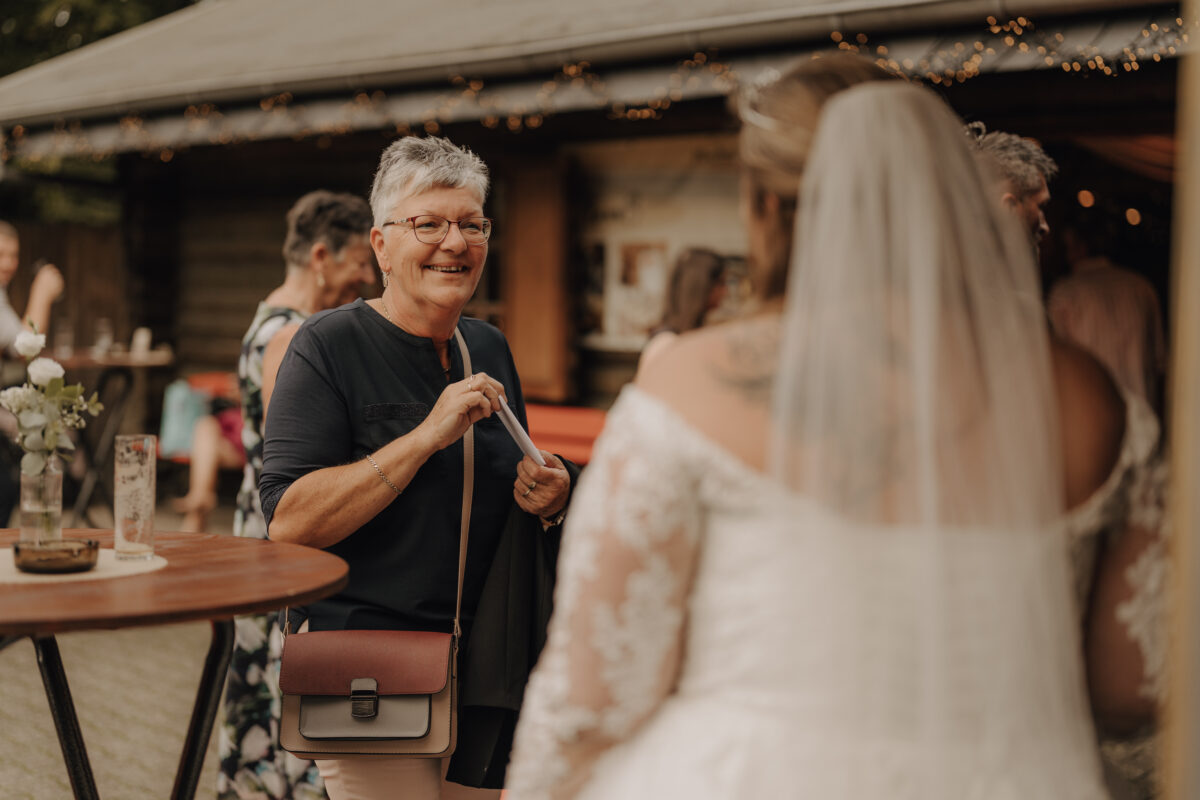 Almweiss + Silbersee Leverkusen und St. Nikolaus Köln: 1 traumhafte Hochzeit, 2 fantastische Locations