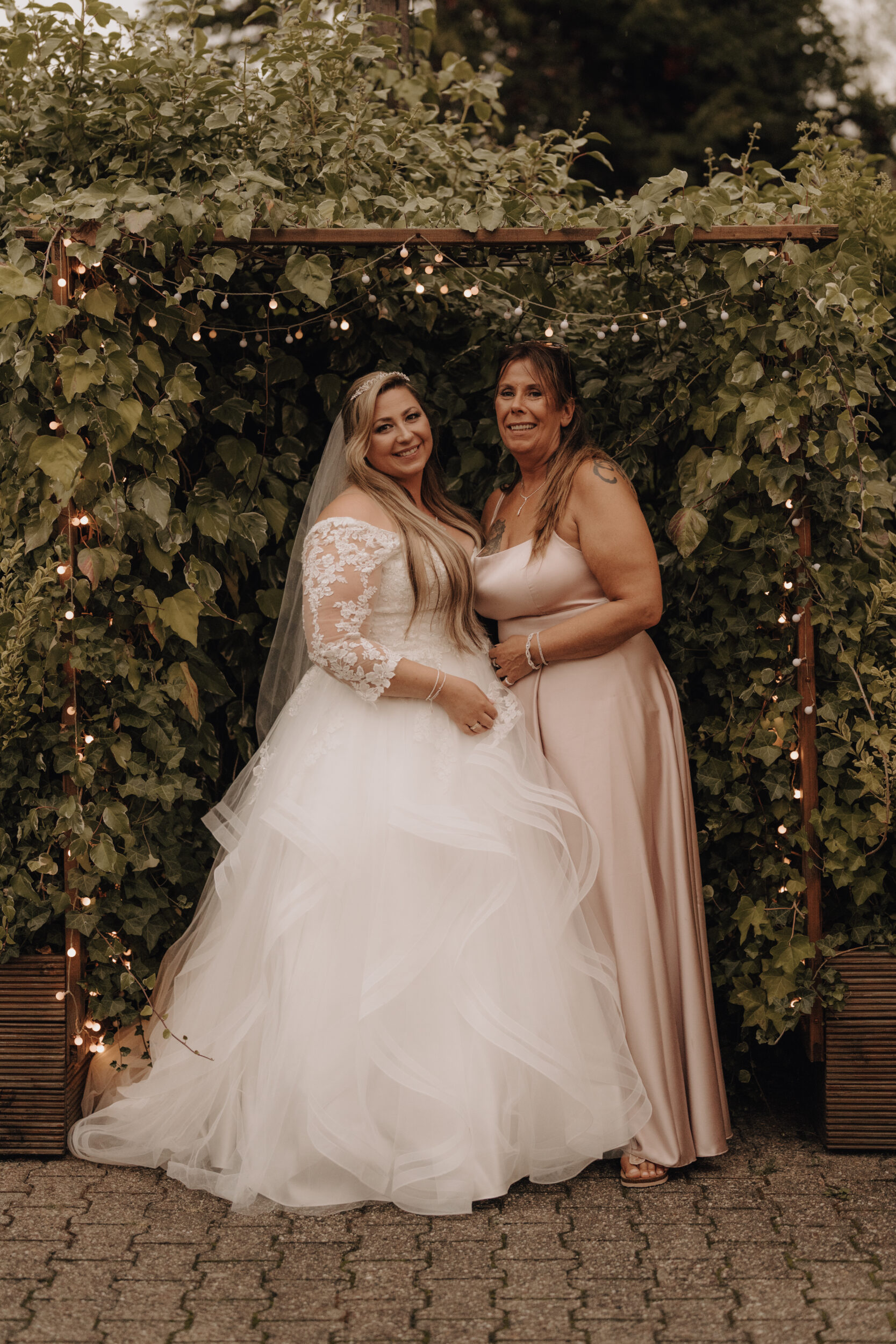 Almweiss + Silbersee Leverkusen und St. Nikolaus Köln: 1 traumhafte Hochzeit, 2 fantastische Locations