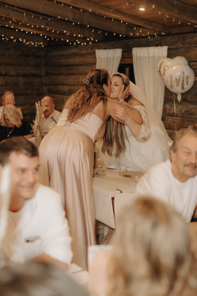 Almweiss + Silbersee Leverkusen und St. Nikolaus Köln: 1 traumhafte Hochzeit, 2 fantastische Locations