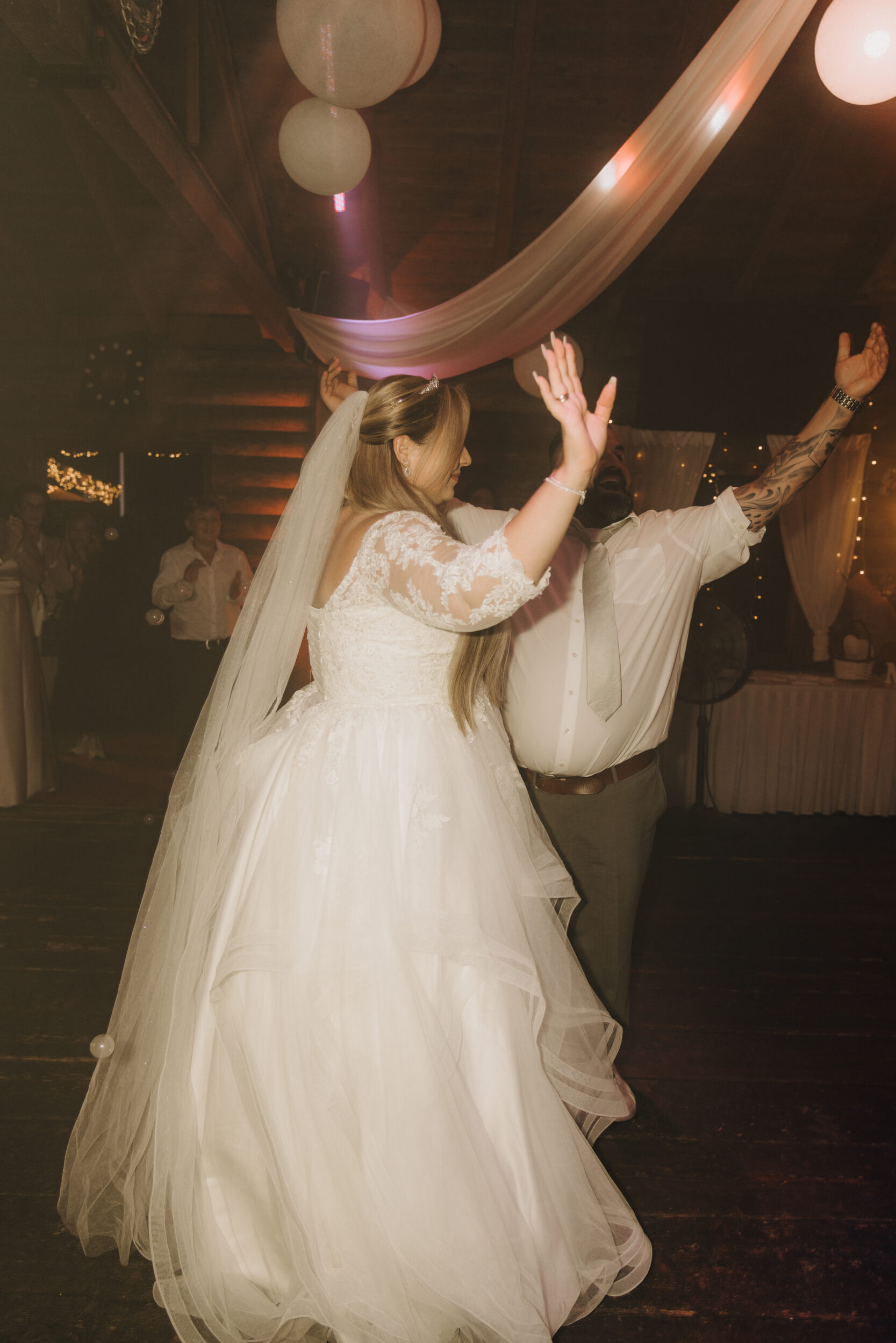 Almweiss + Silbersee Leverkusen und St. Nikolaus Köln: 1 traumhafte Hochzeit, 2 fantastische Locations