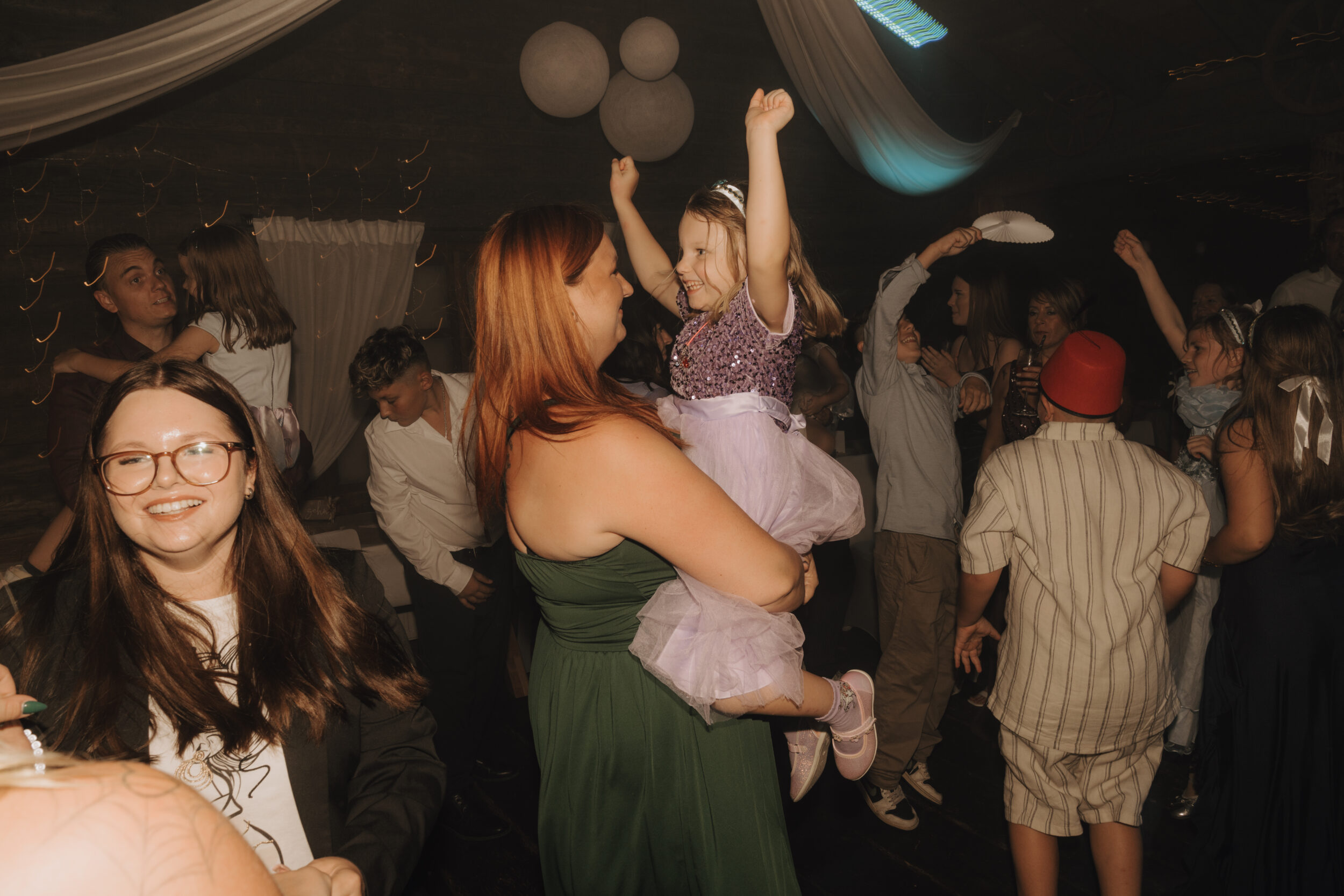 Almweiss + Silbersee Leverkusen und St. Nikolaus Köln: 1 traumhafte Hochzeit, 2 fantastische Locations