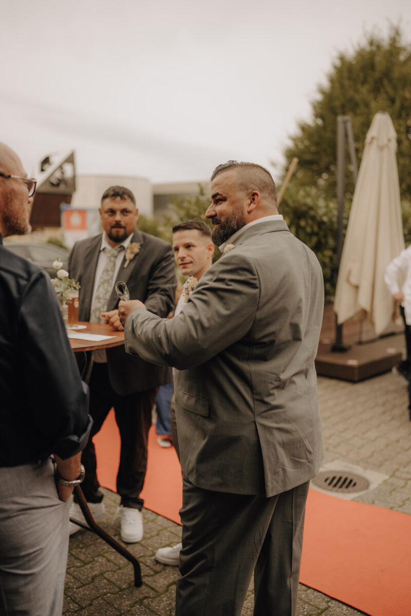 Almweiss + Silbersee Leverkusen und St. Nikolaus Köln: 1 traumhafte Hochzeit, 2 fantastische Locations