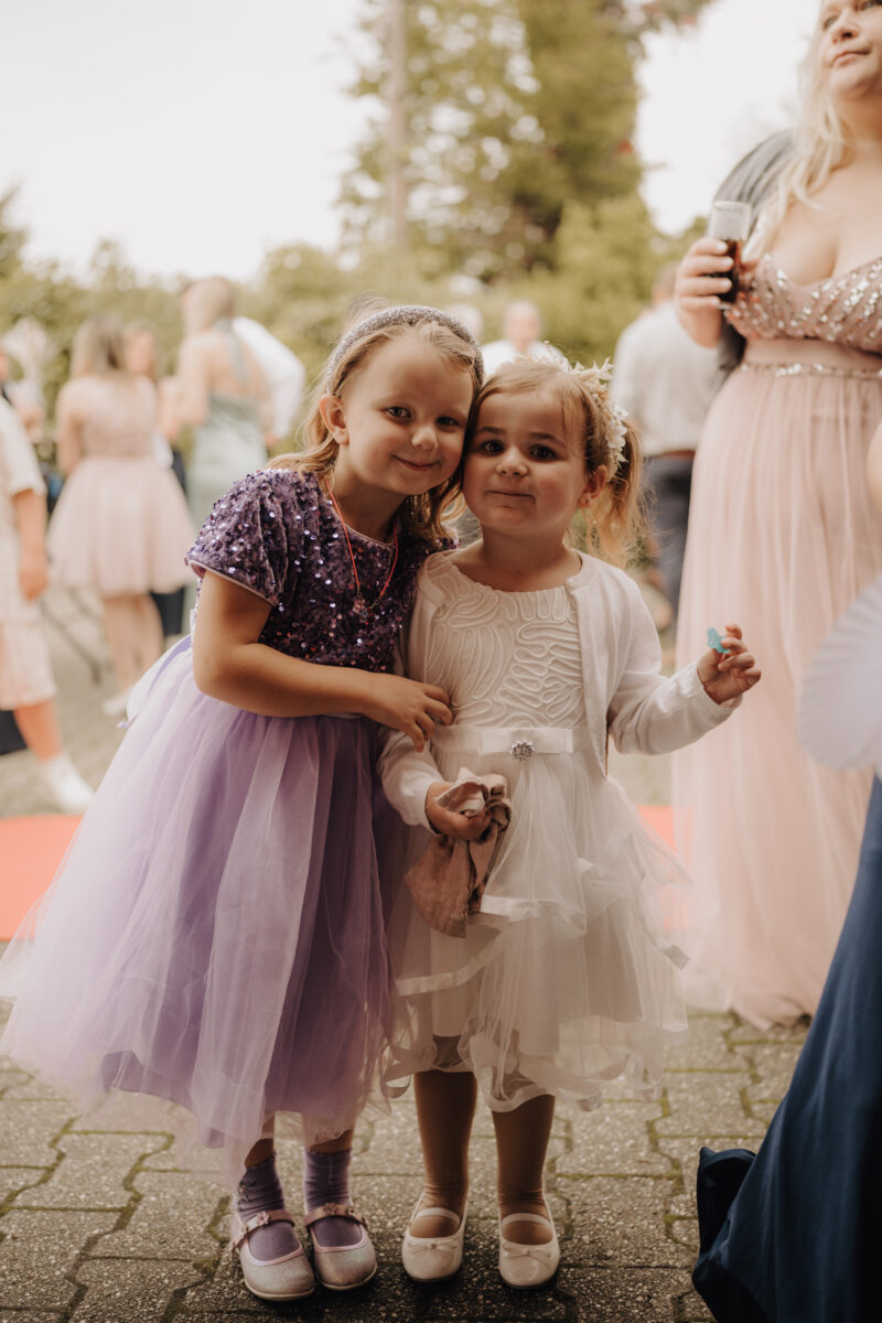 Almweiss + Silbersee Leverkusen und St. Nikolaus Köln: 1 traumhafte Hochzeit, 2 fantastische Locations