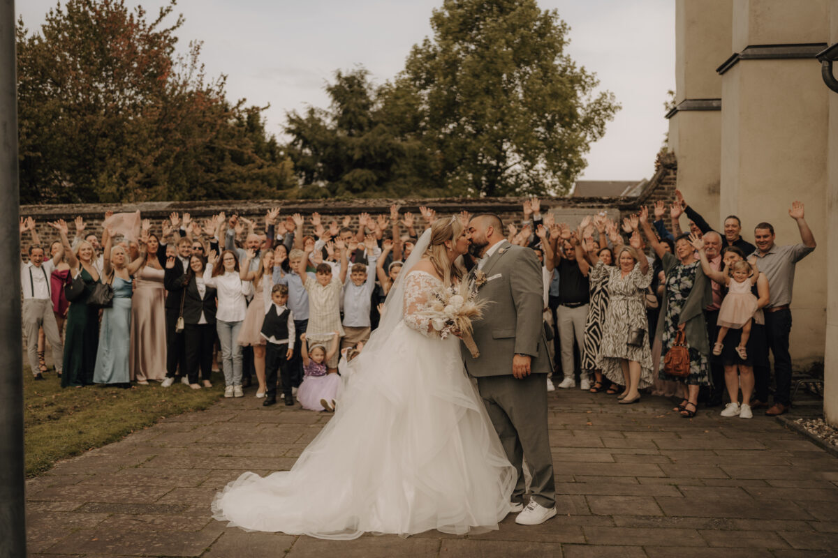 Almweiss + Silbersee Leverkusen und St. Nikolaus Köln: 1 traumhafte Hochzeit, 2 fantastische Locations