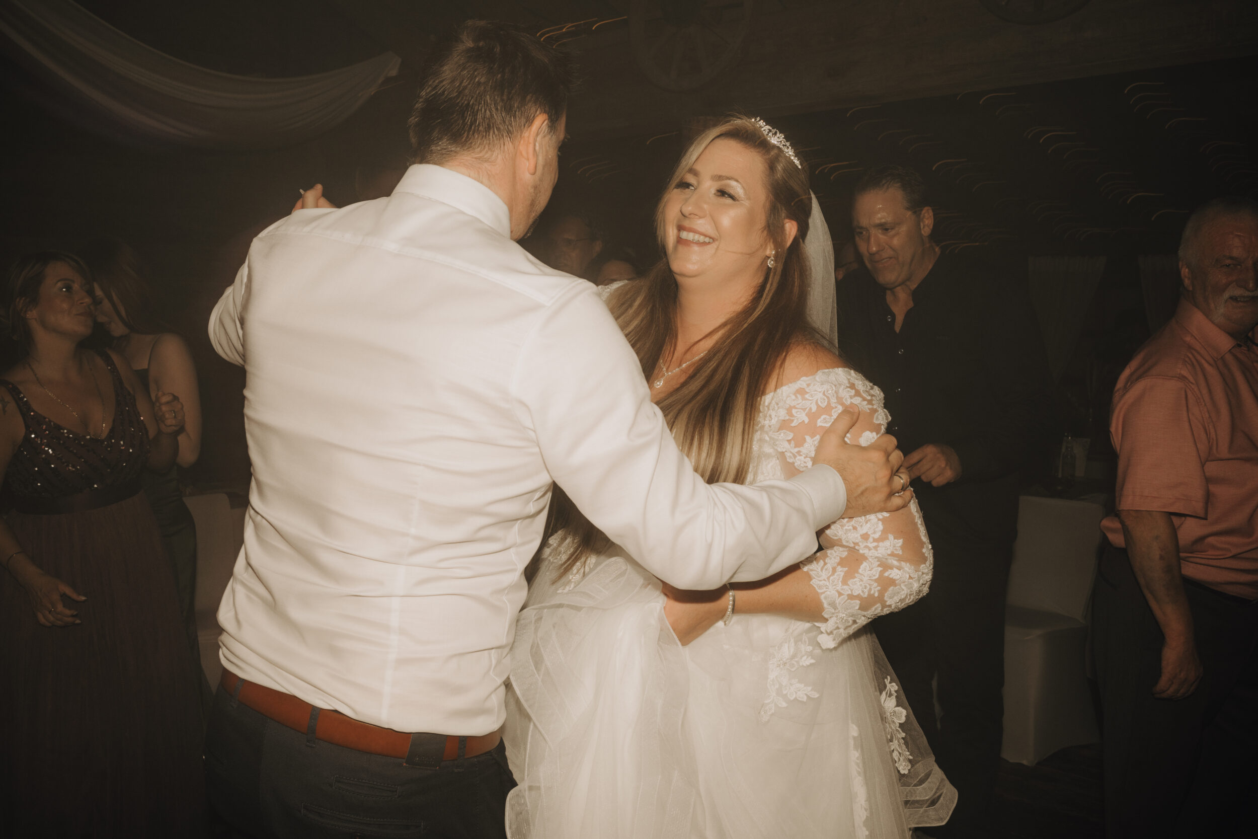 Almweiss + Silbersee Leverkusen und St. Nikolaus Köln: 1 traumhafte Hochzeit, 2 fantastische Locations