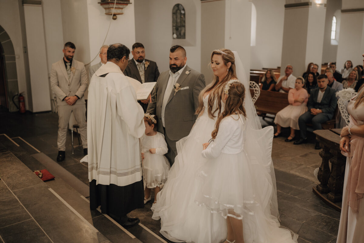 Almweiss + Silbersee Leverkusen und St. Nikolaus Köln: 1 traumhafte Hochzeit, 2 fantastische Locations