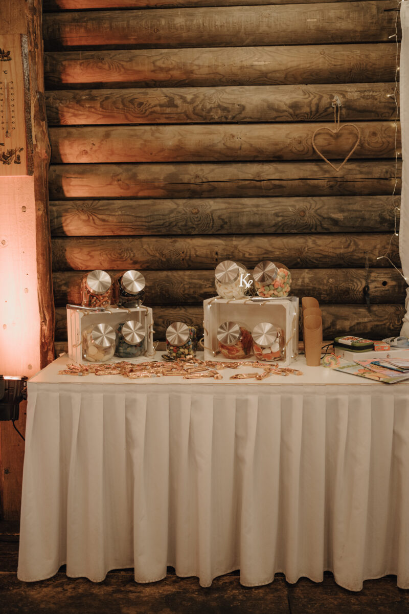 Almweiss + Silbersee Leverkusen und St. Nikolaus Köln: 1 traumhafte Hochzeit, 2 fantastische Locations