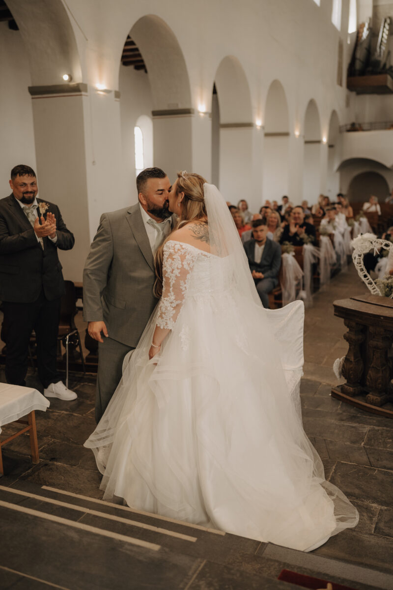 Almweiss + Silbersee Leverkusen und St. Nikolaus Köln: 1 traumhafte Hochzeit, 2 fantastische Locations