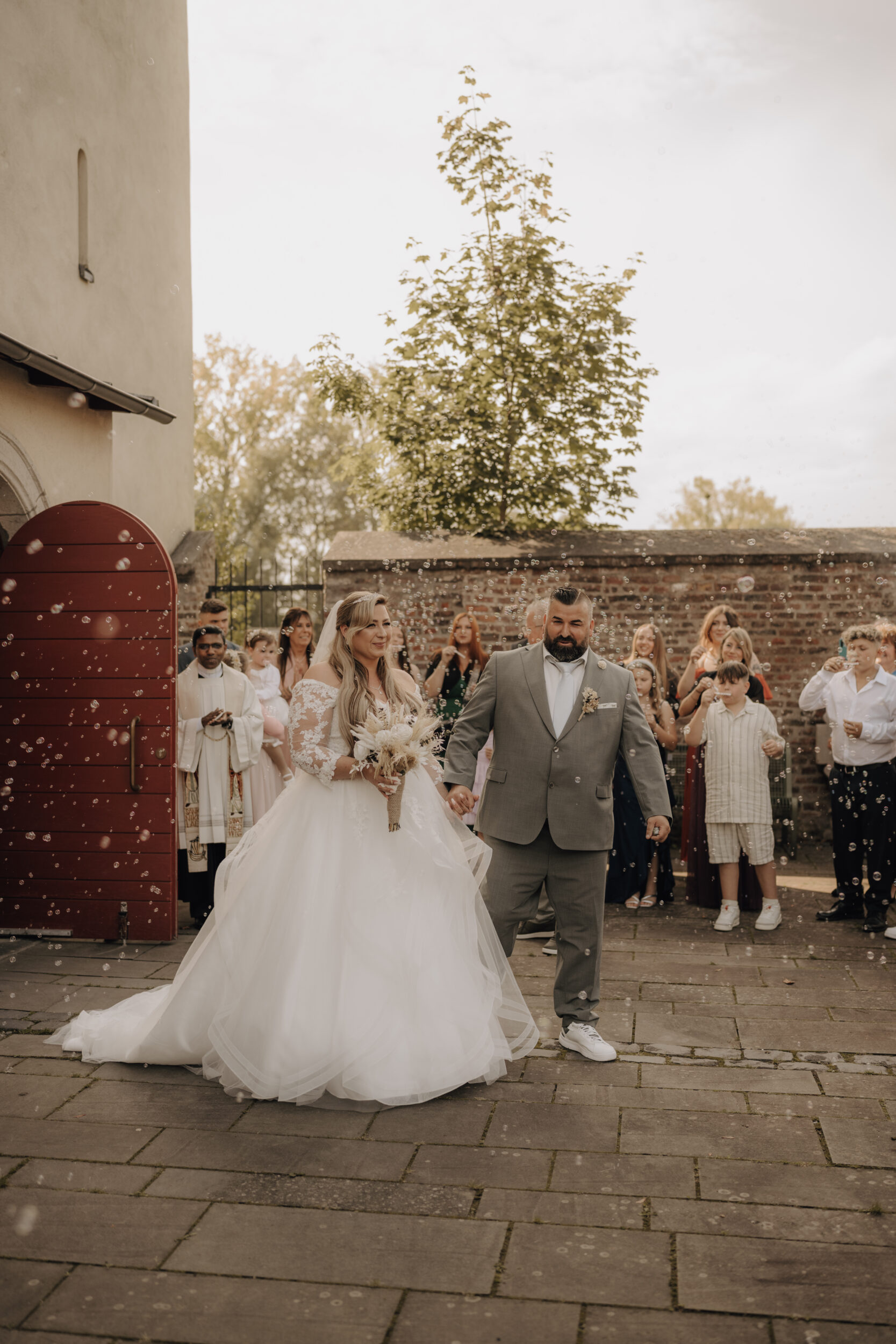 Almweiss + Silbersee Leverkusen und St. Nikolaus Köln: 1 traumhafte Hochzeit, 2 fantastische Locations