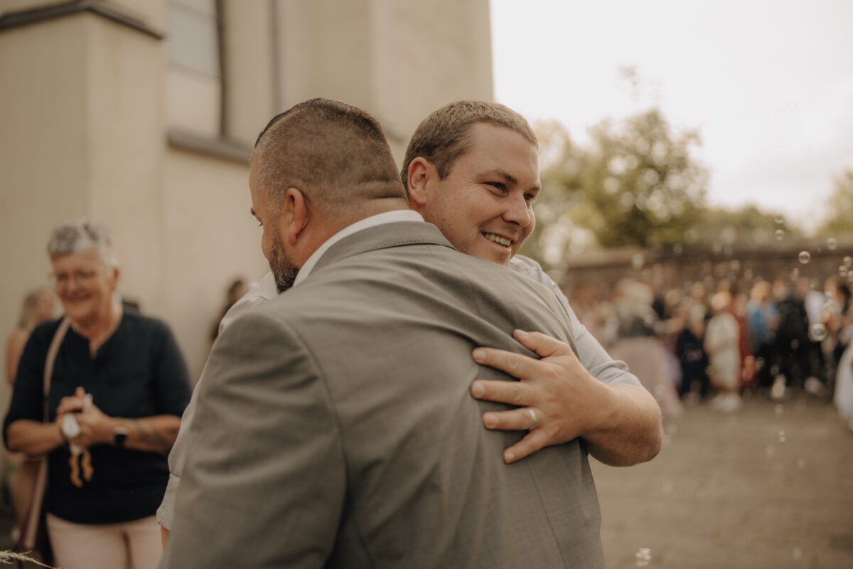 Almweiss + Silbersee Leverkusen und St. Nikolaus Köln: 1 traumhafte Hochzeit, 2 fantastische Locations