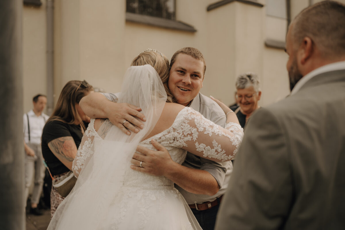 Almweiss + Silbersee Leverkusen und St. Nikolaus Köln: 1 traumhafte Hochzeit, 2 fantastische Locations