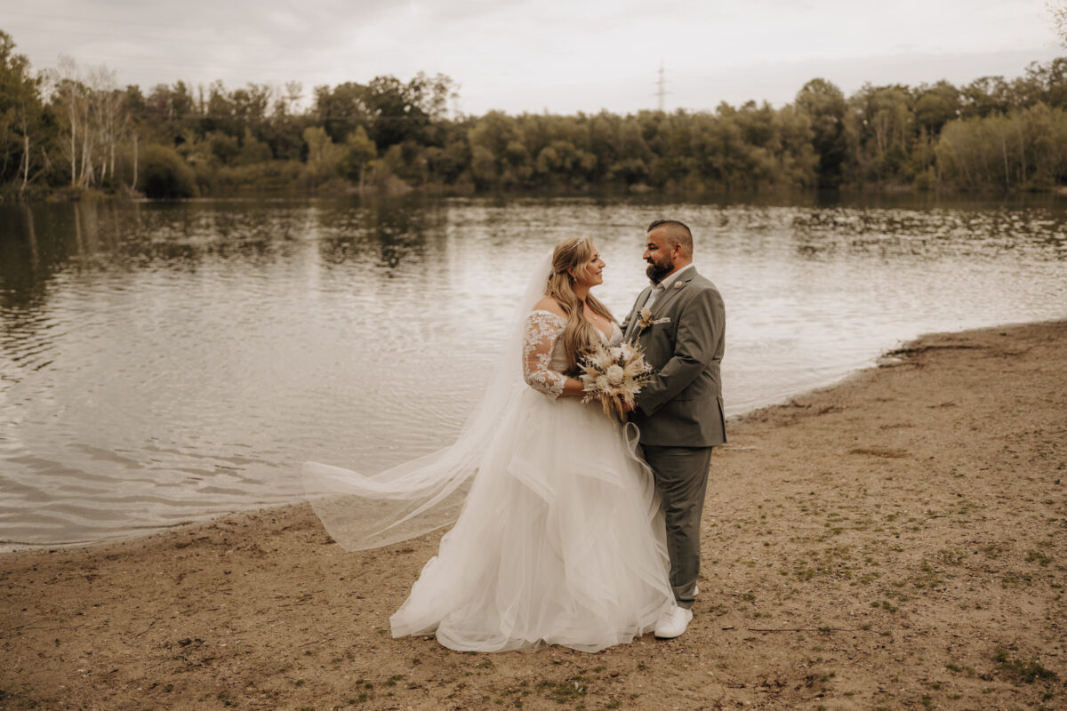 Almweiss + Silbersee Leverkusen und St. Nikolaus Köln: 1 traumhafte Hochzeit, 2 fantastische Locations
