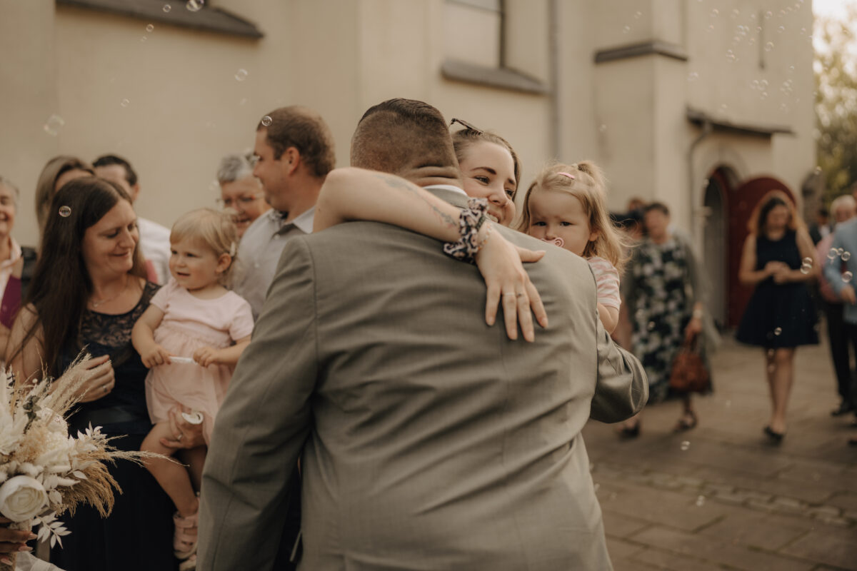Almweiss + Silbersee Leverkusen und St. Nikolaus Köln: 1 traumhafte Hochzeit, 2 fantastische Locations