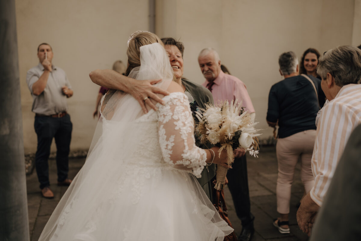 Almweiss + Silbersee Leverkusen und St. Nikolaus Köln: 1 traumhafte Hochzeit, 2 fantastische Locations